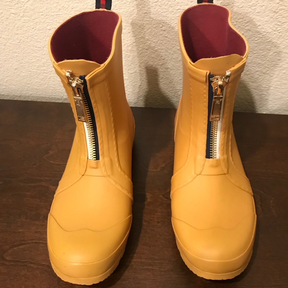 Tommy Hilfiger short yellow rain boots